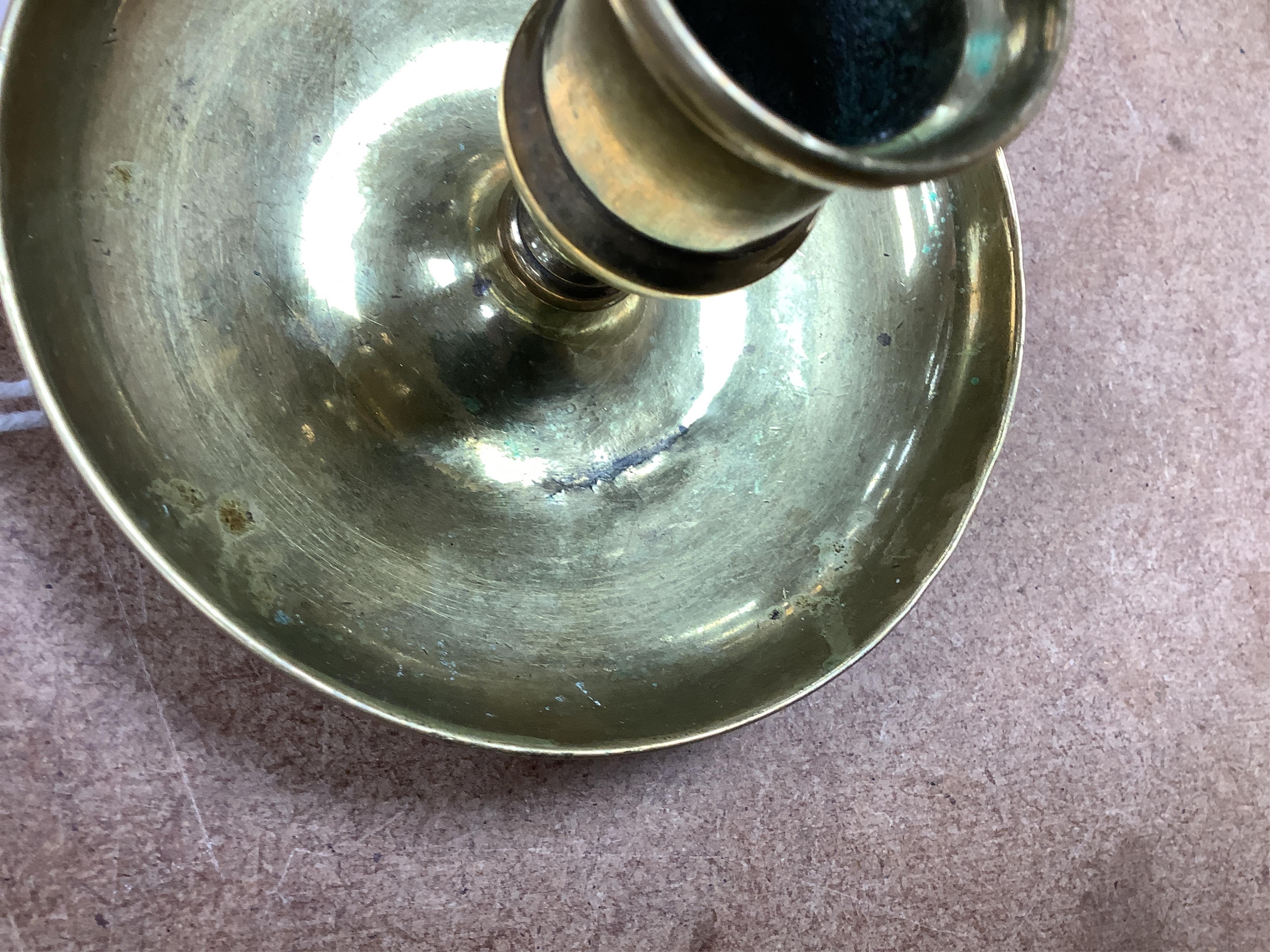 A pair of early 19th century brass ‘Brighton bun’ travelling candlesticks, 7cm high
